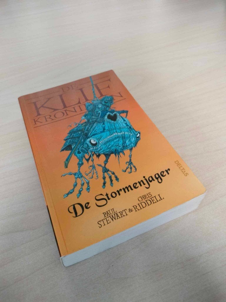 De stormenjager - De Klifkronieken, Boeken, Ophalen of Verzenden, Zo goed als nieuw, Paul Stewart; Christopher Barry Riddell, Fictie