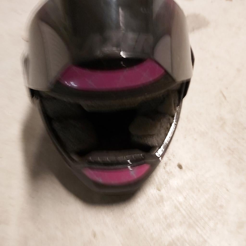 Tres baux  casque de  moto, Enlèvement