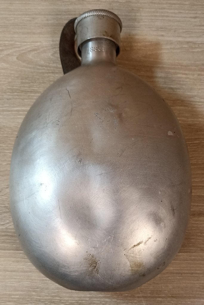 Gourde Allemande M31 FSS 39 Gravure Soldat MG Houffalize ww2, Collections, Envoi, Armée de terre, Autres types