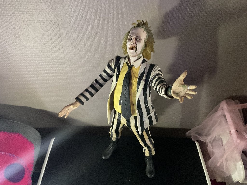 Neca Beetlejuice 18 inch talking figure, Ophalen