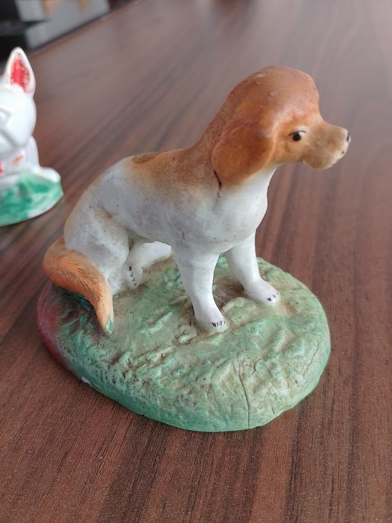 Klein antiek porseleinen hondje, Antiek en Kunst, Ophalen of Verzenden