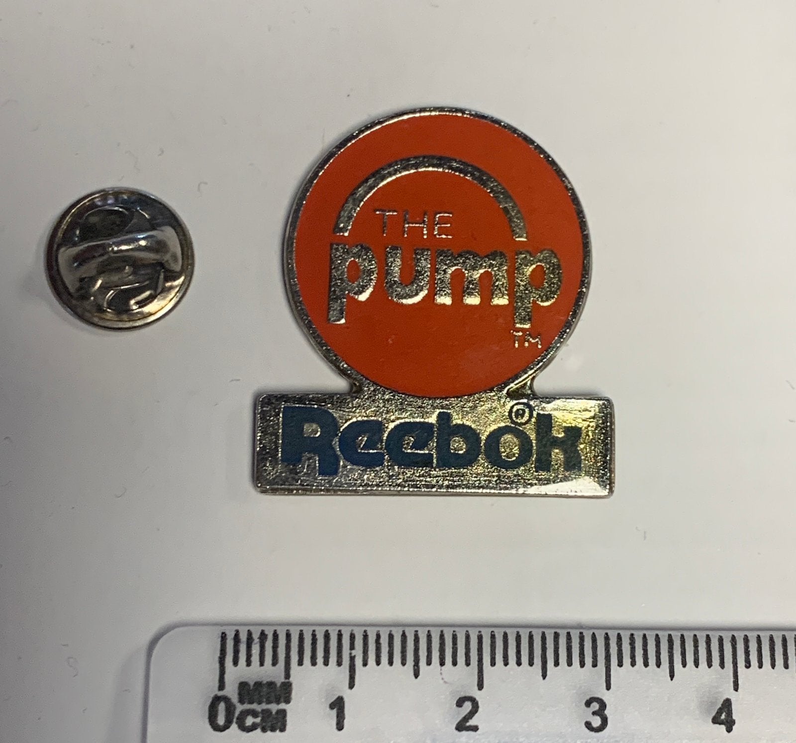 Pin’s Reebok The Pump Vintage, Enlèvement ou Envoi, Comme neuf
