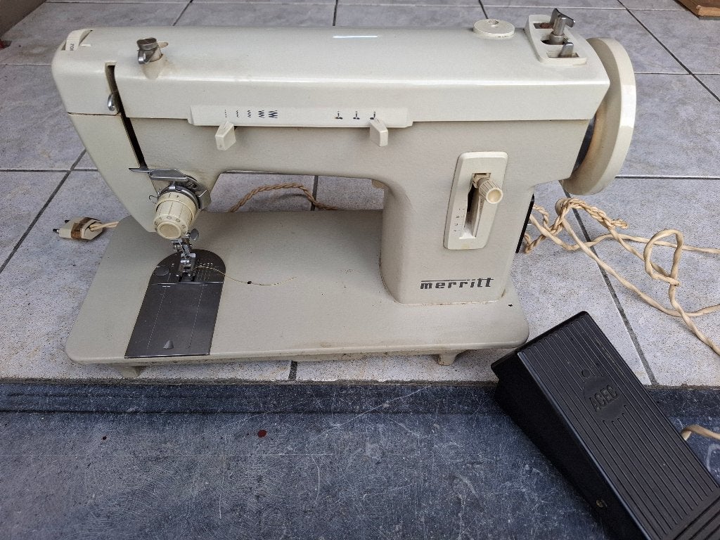 Naaimachine merritt, Ophalen, Gebruikt, Naaimachine, Overige merken