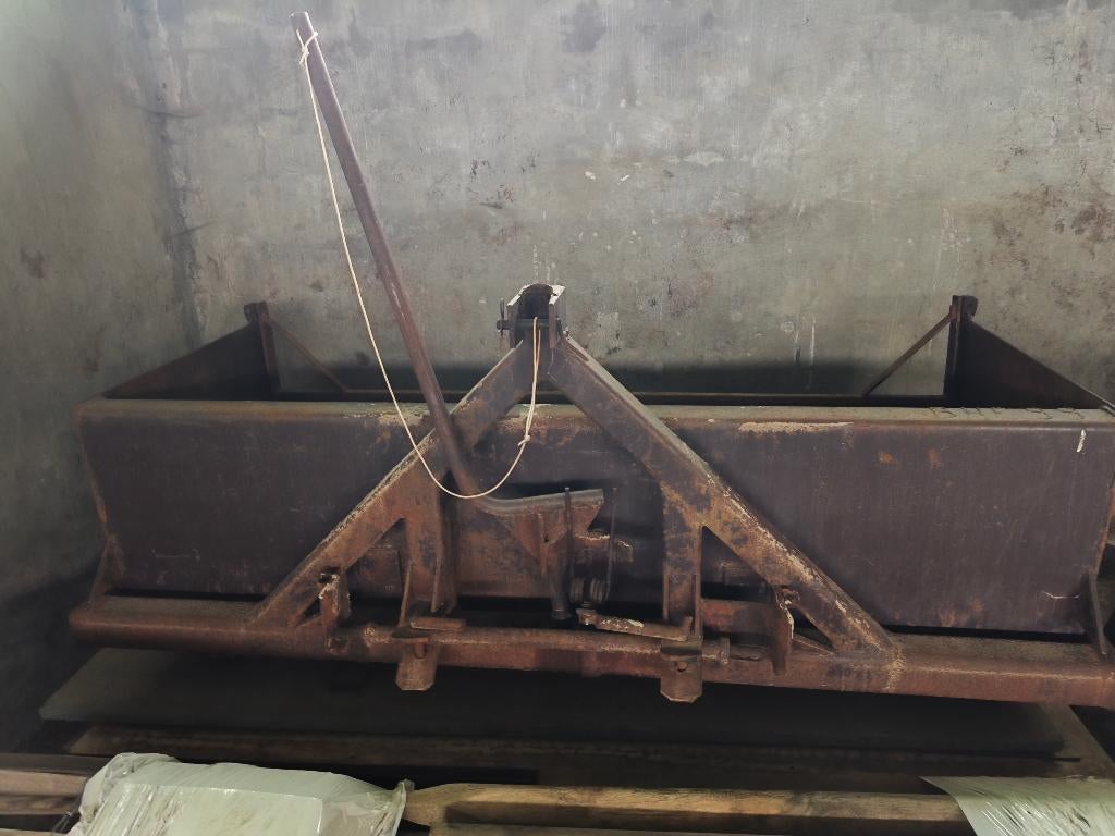 Grondbak tractor, Ophalen, Overige