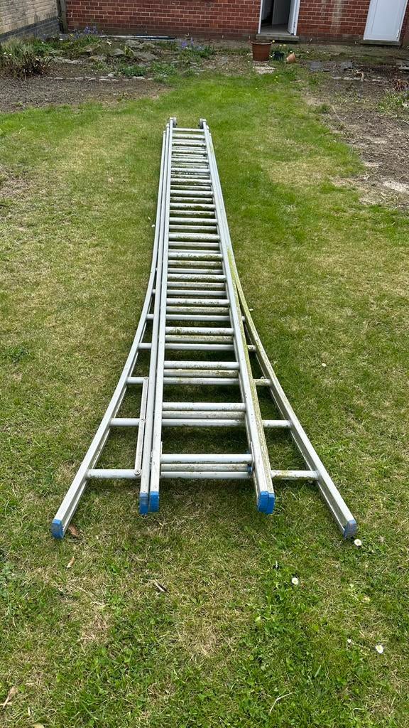 Ladder 3 x 18 treden, Enlèvement, Comme neuf, Échelle