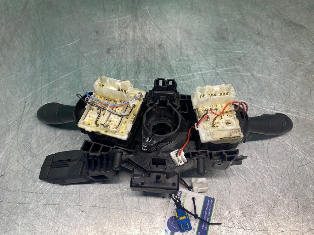 COMBISCHAKELAAR STUUR Renault (|479457095RA|), Auto-onderdelen, Gebruikt, Renault, Peter-Huppertz-Straße 5
51063  Köln, DE, Dialog.deutschland@renault.de