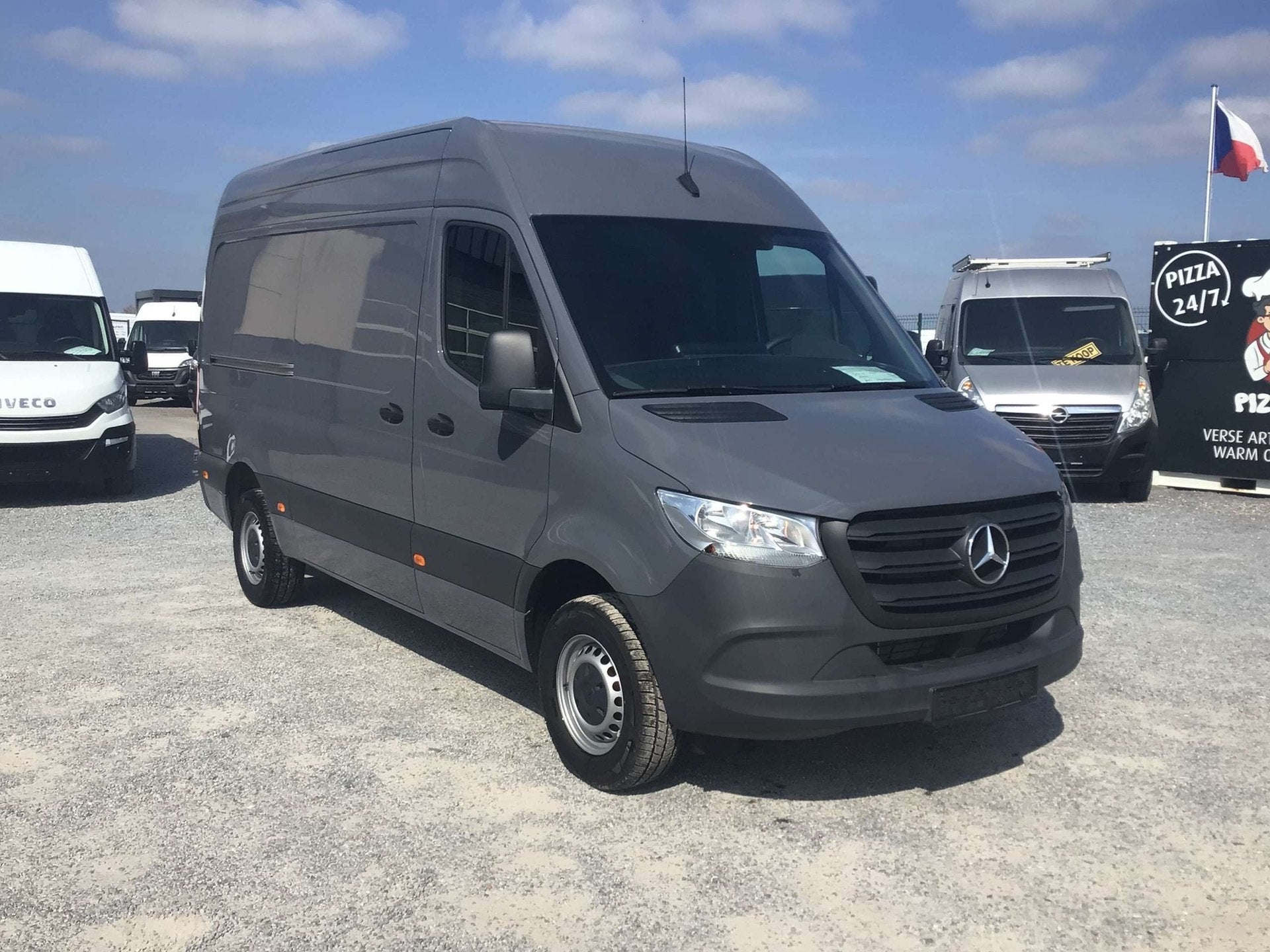 Mercedes-Benz Sprinter l2h2 317cdi 2023 10km full/option 399, Euro 6, Entreprise, 3 places, Boîte manuelle