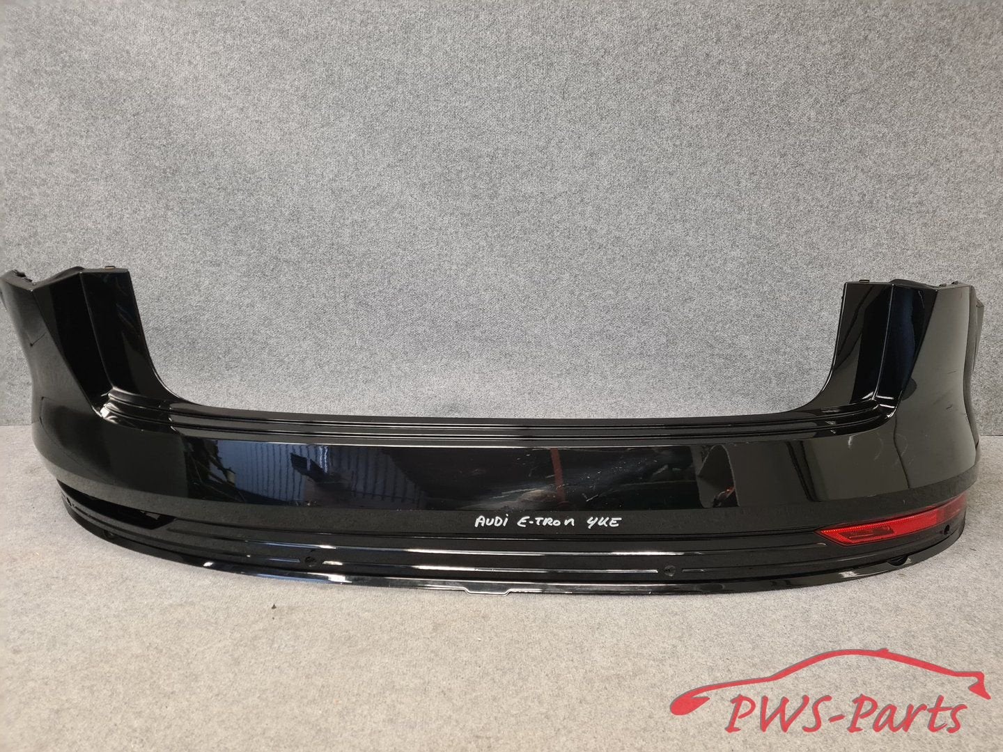 AUDI E-TRON 4KE ACHTERBUMPER ORIGINEEL, Gebruikt, -, -, Achter