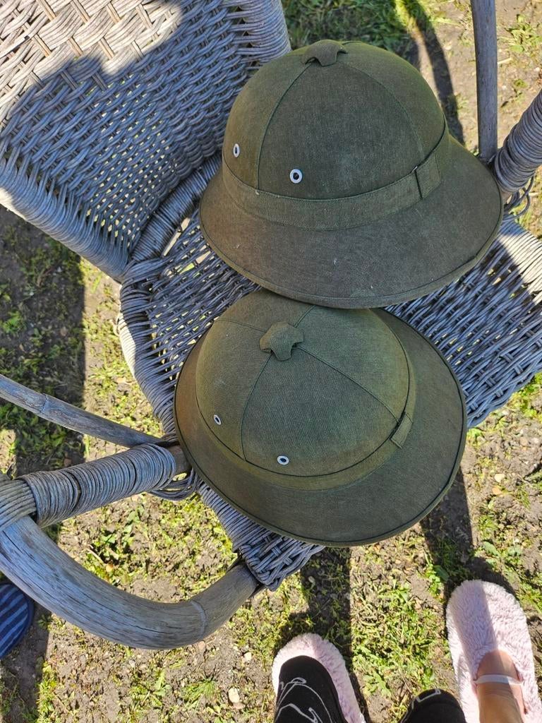 Tropenhelm, Enlèvement