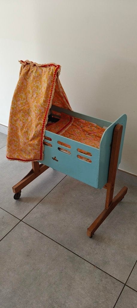 Retro houten poppenwiegje, Antiek en Kunst, Ophalen