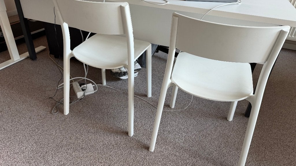 2 Witte kunststof stoelen, Huis en Inrichting, Stoelen, Ophalen, Kunststof, Twee, Wit