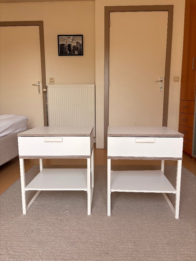 2 tables de chevet Ikea Trysil - aspect blanc/bois, Maison & Meubles, 45 à 65 cm, Enlèvement, Utilisé, 55 à 70 cm