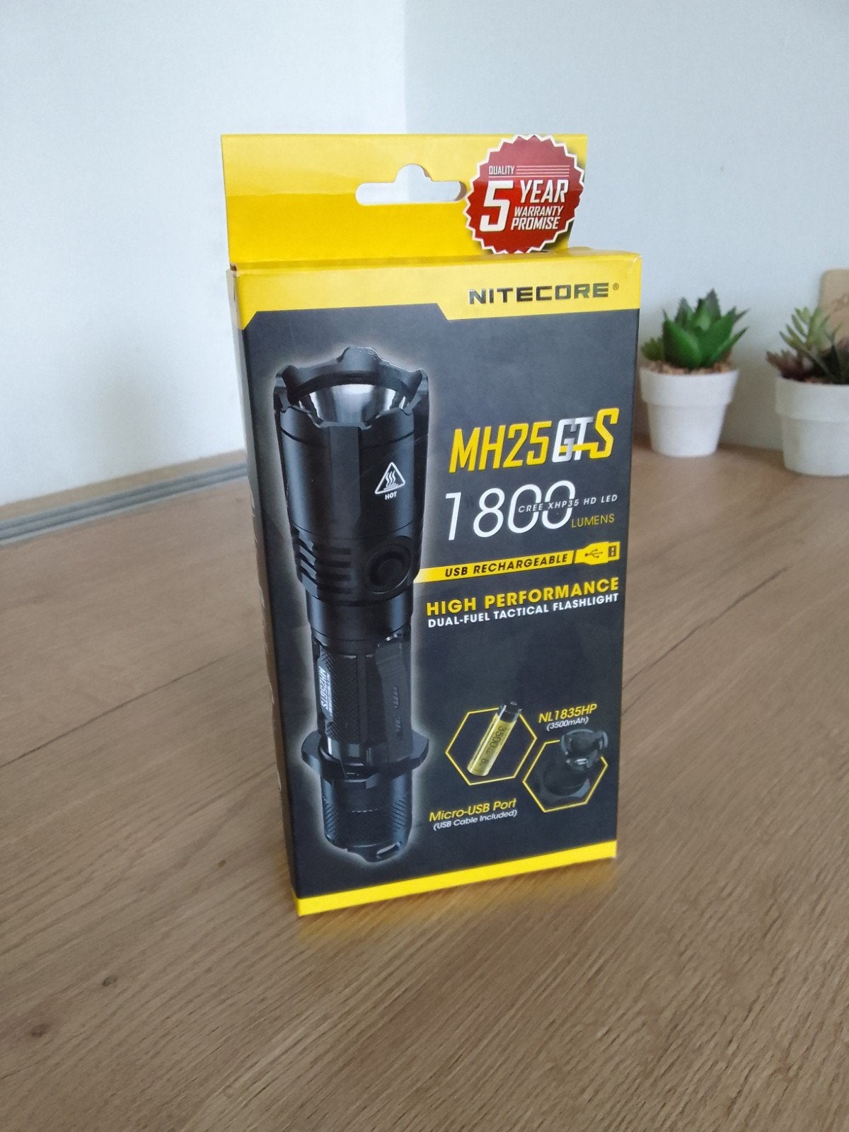 Nitecore MH25GTS oplaadbare led-zaklamp, Caravans en Kamperen, Zaklampen, Nieuw, Accu, Ophalen of Verzenden