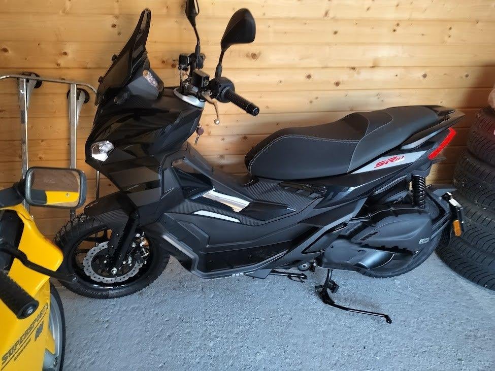 Aprilia SR125GT, Scooter, Permis Moto A1 minimum, Éclairage LED, 1 cylindre