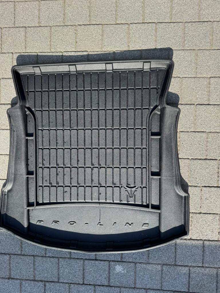 Tesla model 4 higland pro-line rubber koffermat antislip, Auto diversen, Kofferbakmatten, Ophalen of Verzenden, Zo goed als nieuw