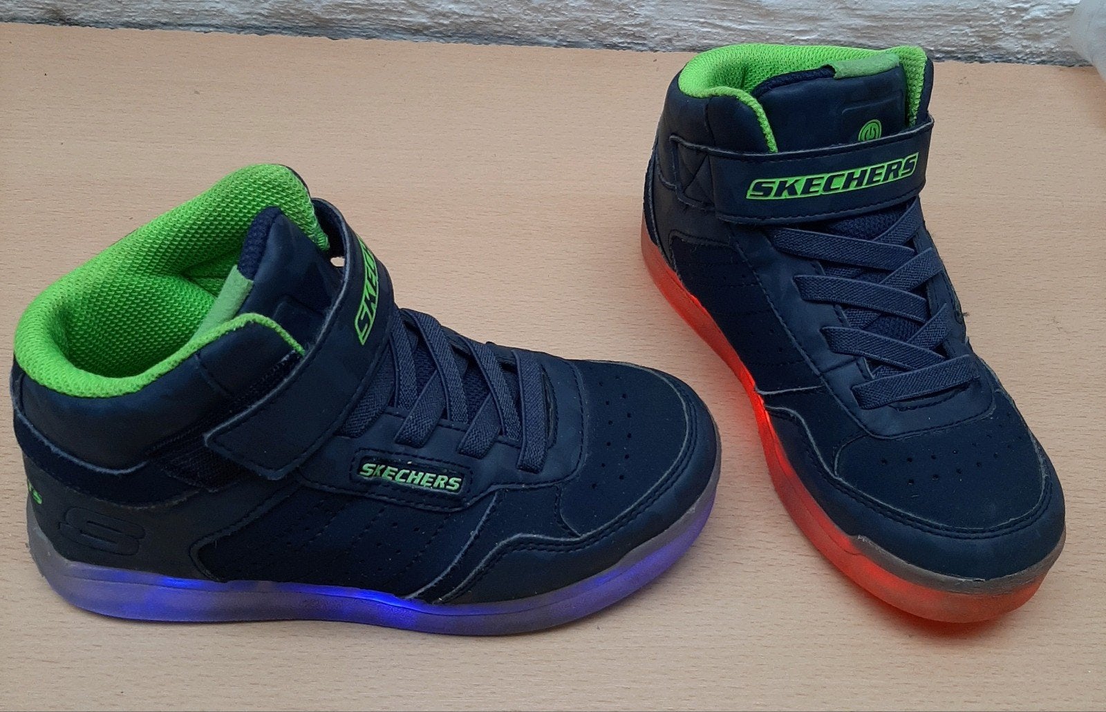 skechers schoenen maat 31 met lichtjes (oplaadbaar), Kinderen en Baby's, Ophalen, Schoenen, Skechers, Zo goed als nieuw