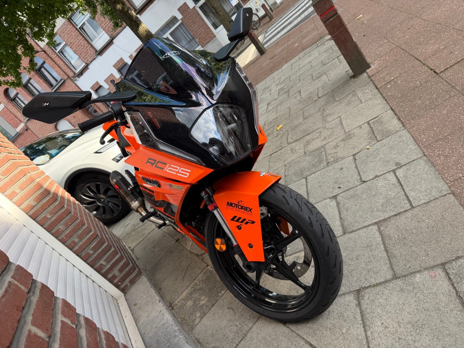 KTM RC 125, modeljaar 2024, met slechts 4.900 km op, Motoren, Particulier