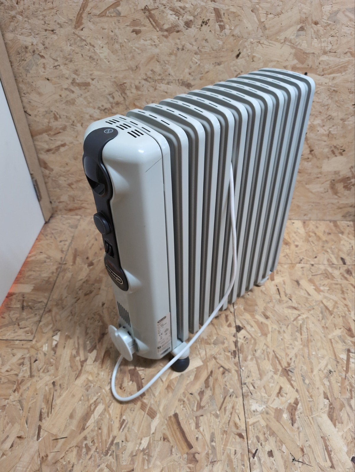 Delonghi trrs1225 - BIJVERWARMING, Doe-het-zelf en Bouw, Ophalen, Radiator