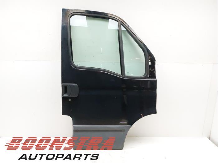 Portière 2portes droite d'un Iveco Daily, Autos : Pièces & Accessoires, -, 3 mois de garantie, Utilisé, Porte