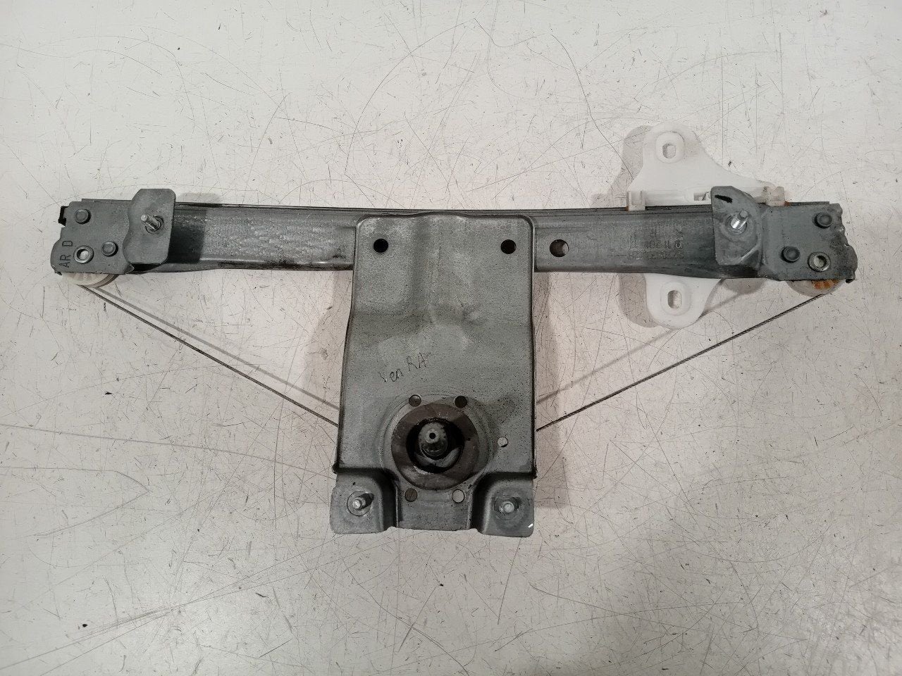 Raammechaniek rechts achter Renault Clio, Onderdelen@venauto.nl, Van der Ven Autorecycling B.V., Gebruikt, Ettenseweg 76, 4706 PB Roosendaal, The Netherlands