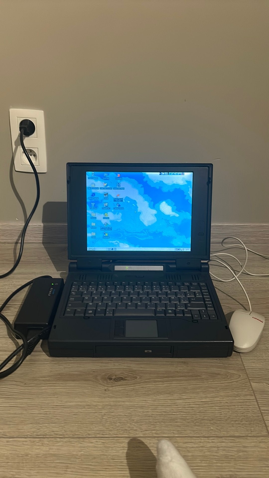 Antieke computer met windows 98, Computers en Software, Ophalen, HDD, Minder dan 4 GB, Nieuw