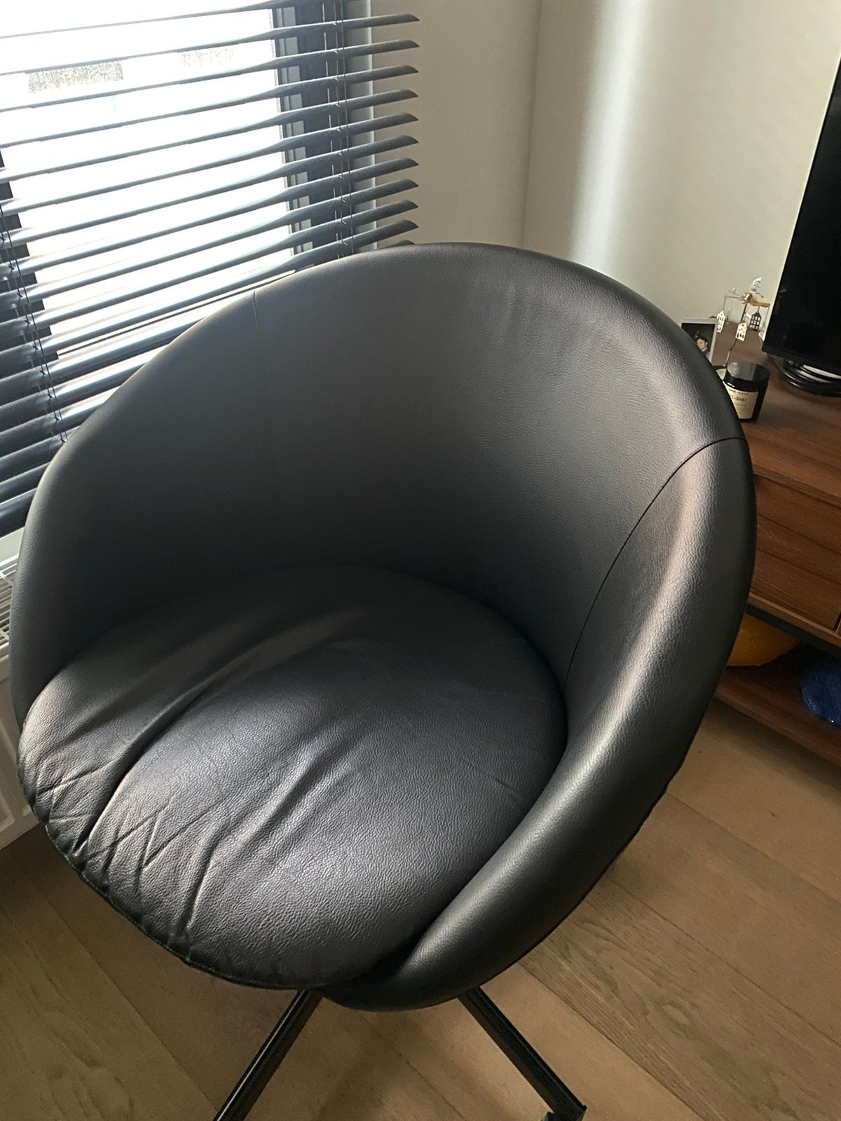 Twee IKEA SKRUVSTA bureaustoelen – zwart, Ophalen, Zo goed als nieuw