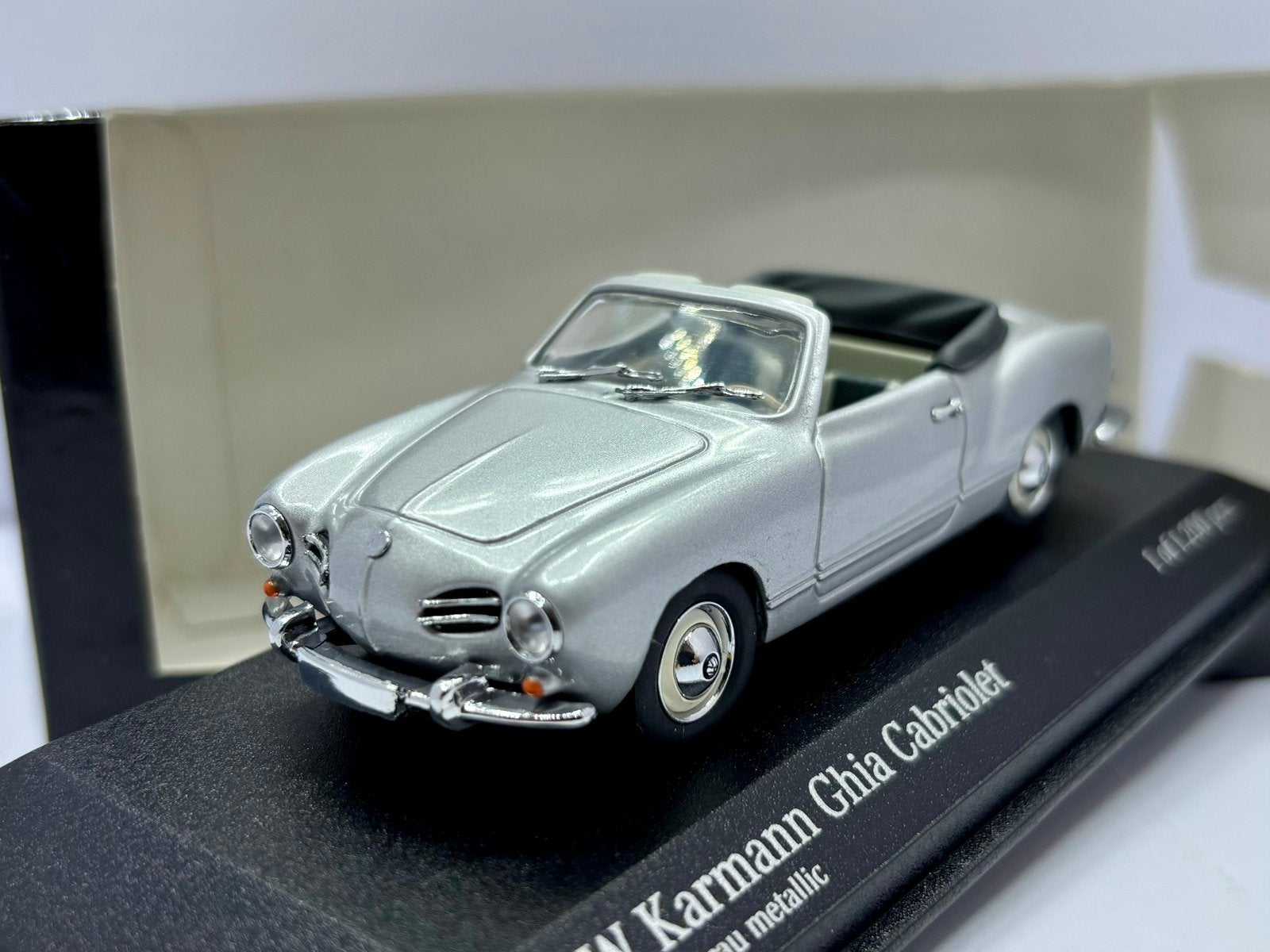 1:43 Volkswagen ghia cabriolet - MINICHAMPS, Enlèvement ou Envoi, Comme neuf, MiniChamps