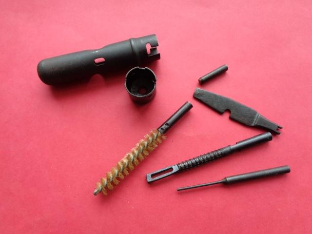 Reiniging set in metalen tube , mij verder onbekend, Ophalen of Verzenden, Landmacht, Overige typen
