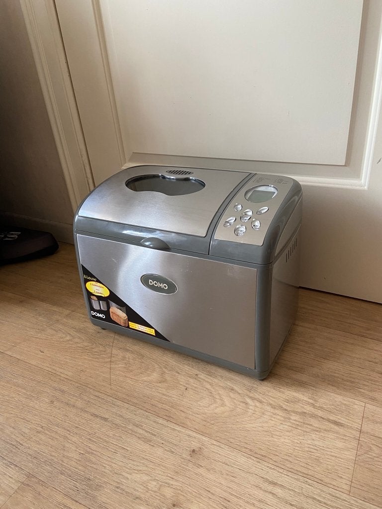 Nieuwe broodbakmachine DOMO, Nieuw, 1200 tot 1600 gram deeg, Kijkvenster, Ophalen