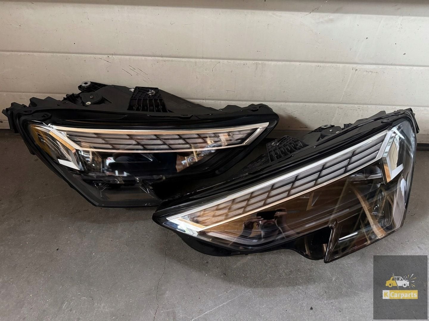 8Y0941035M Audi RS3 A3 8Y VOLLEDIGE LED MATRIX links rechts, Gebruikt, AUDI AG, Auto-Union-Strasse 1
85045  Ingolstadt, DE, Audi