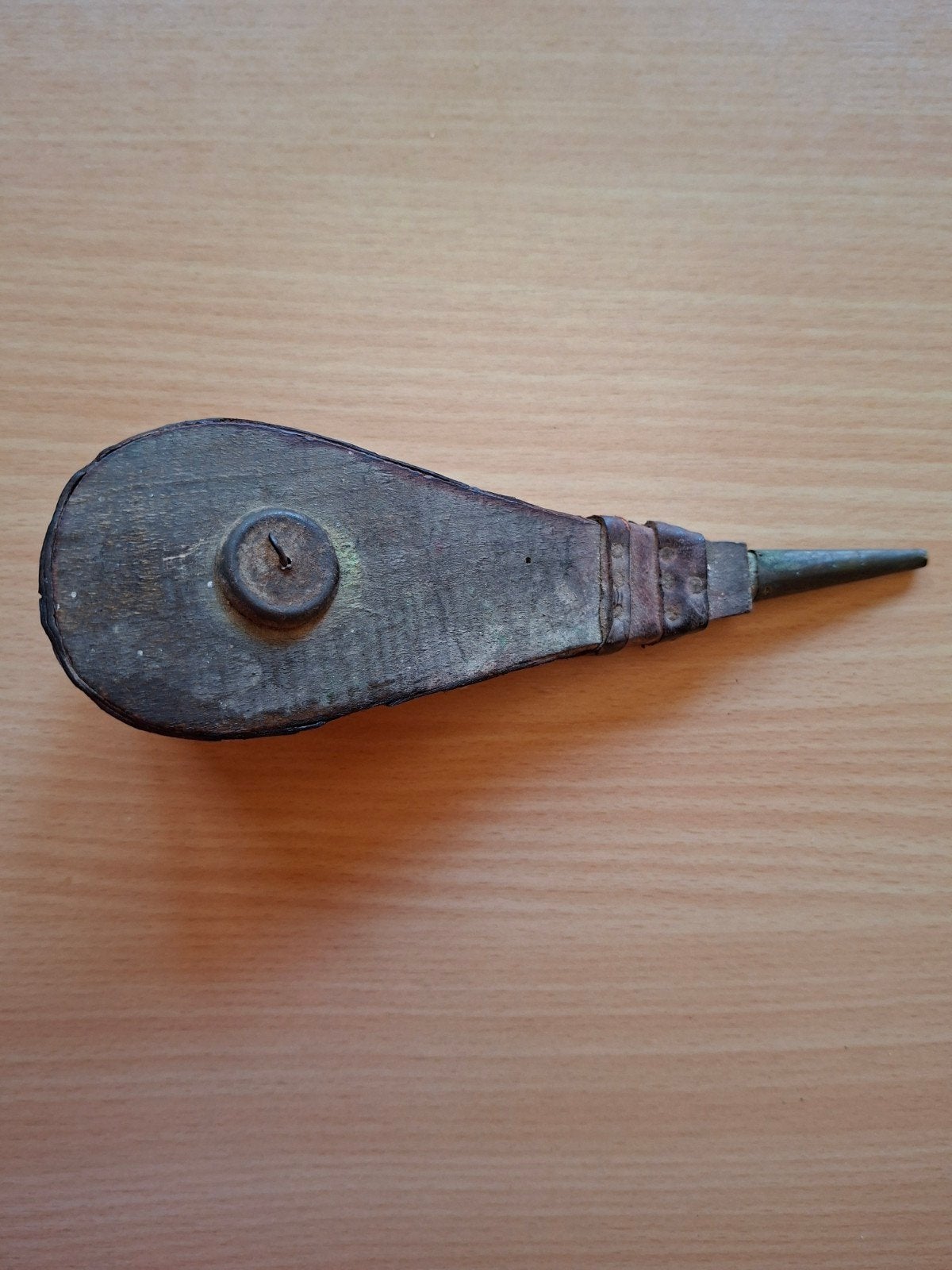 Antieke houten blaasbalg, Ophalen
