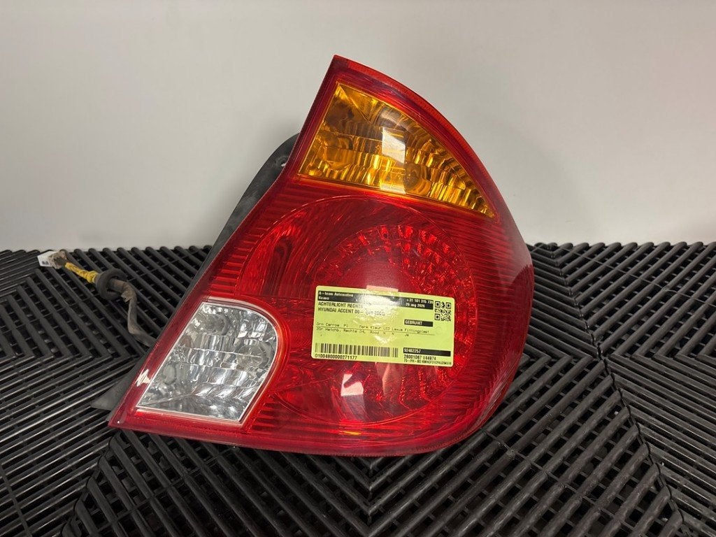 FEU ARRIÈRE DROIT Hyundai Accent (|92402257|), Hyundai Motor Deutschland GmbH, Kaiserleipromenade 5
63067  Offenbach am Main, DE