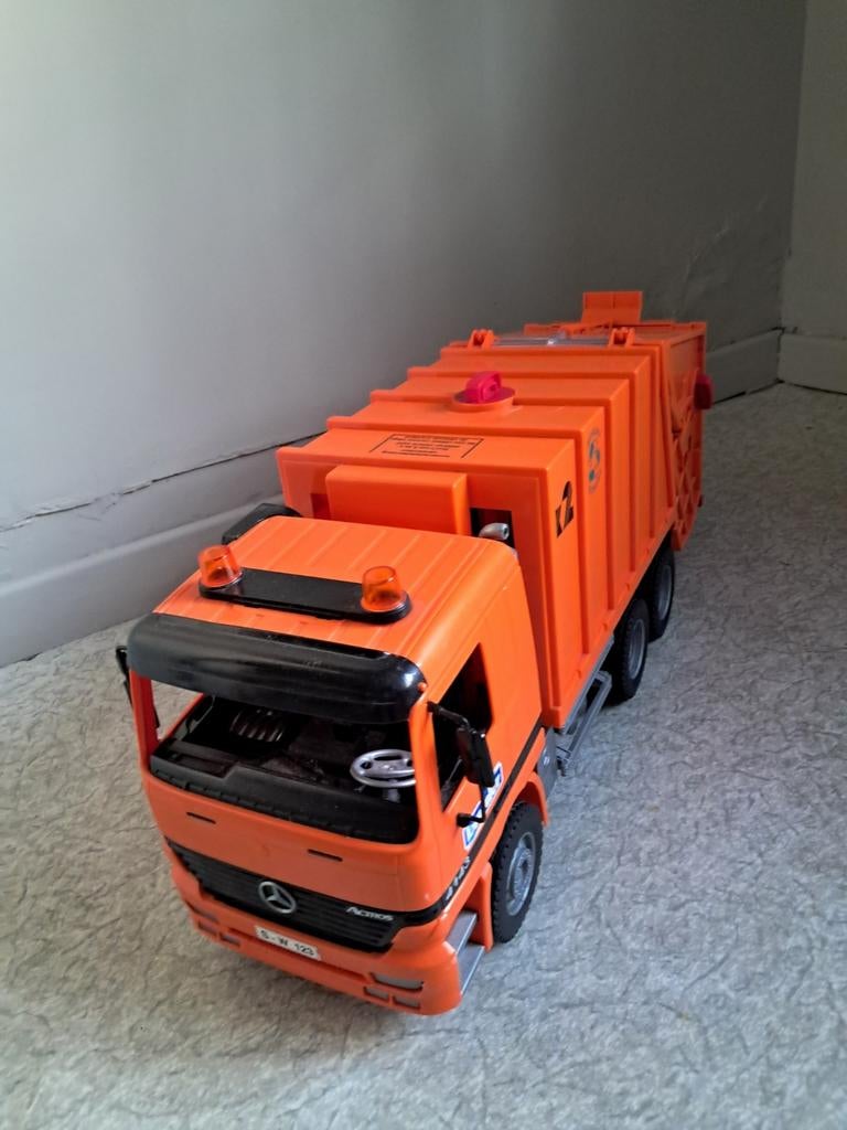 Bruder vuilniswagen, Ophalen, Zo goed als nieuw