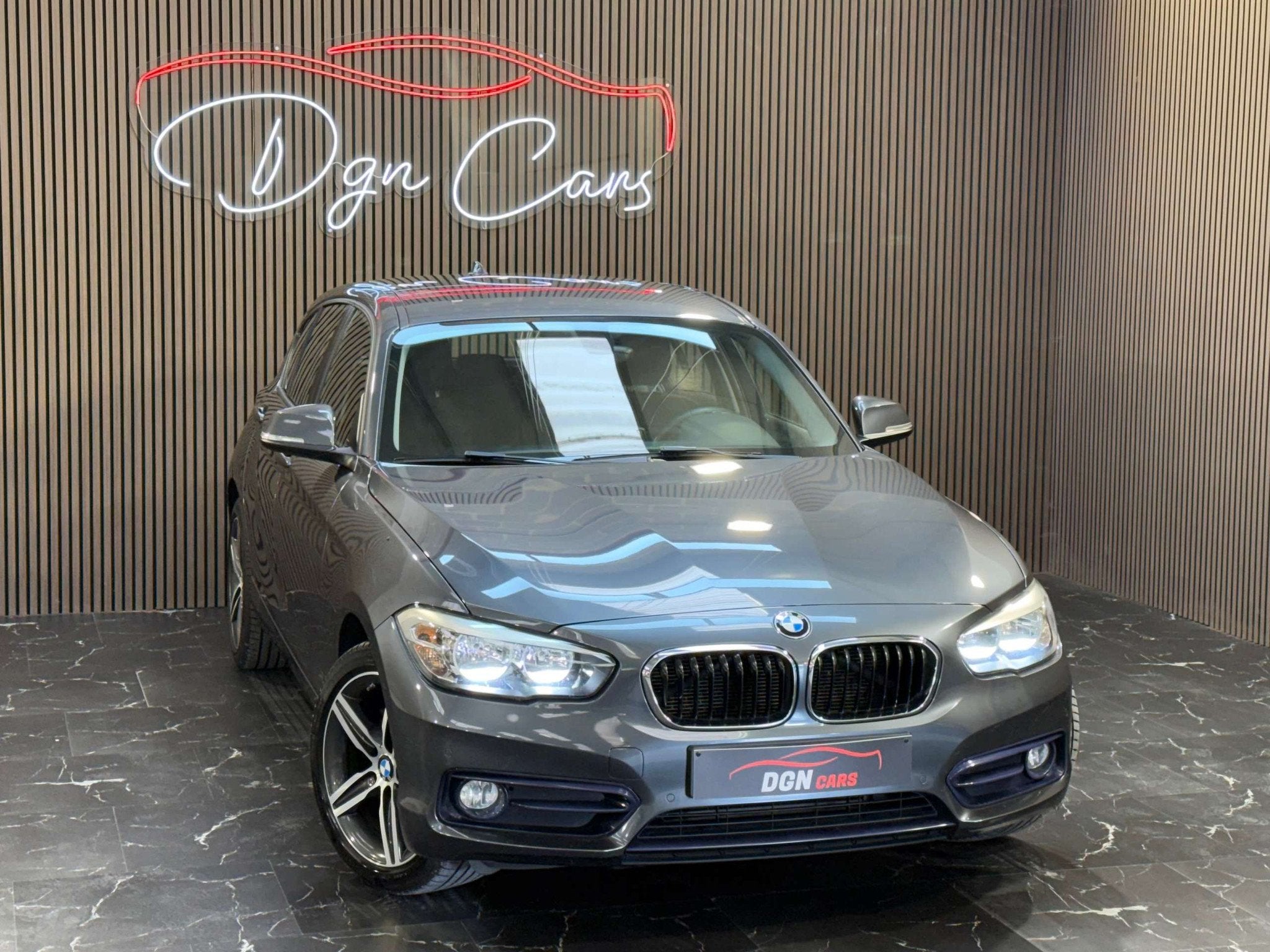 BMW 1 Serie 116 116 dA Sport Line (automatique), Autos, BMW, Argent ou Gris, Achat, Euro 6, Entreprise