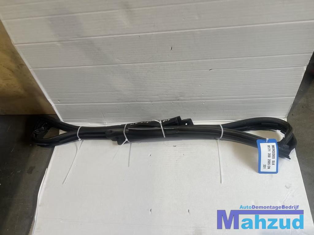 MERCEDES SLK R171 voorste dak rubber 2005-2011, Gebruikt, Mercedes-Benz AG, Mercedes-Benz, Mercedesstrasse 120
70372  Stuttgart, DE