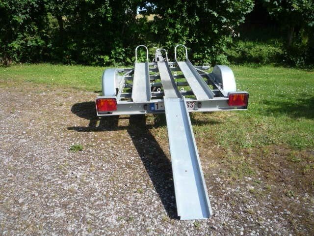 motoraanhanger - te huur, Ophalen, Zo goed als nieuw