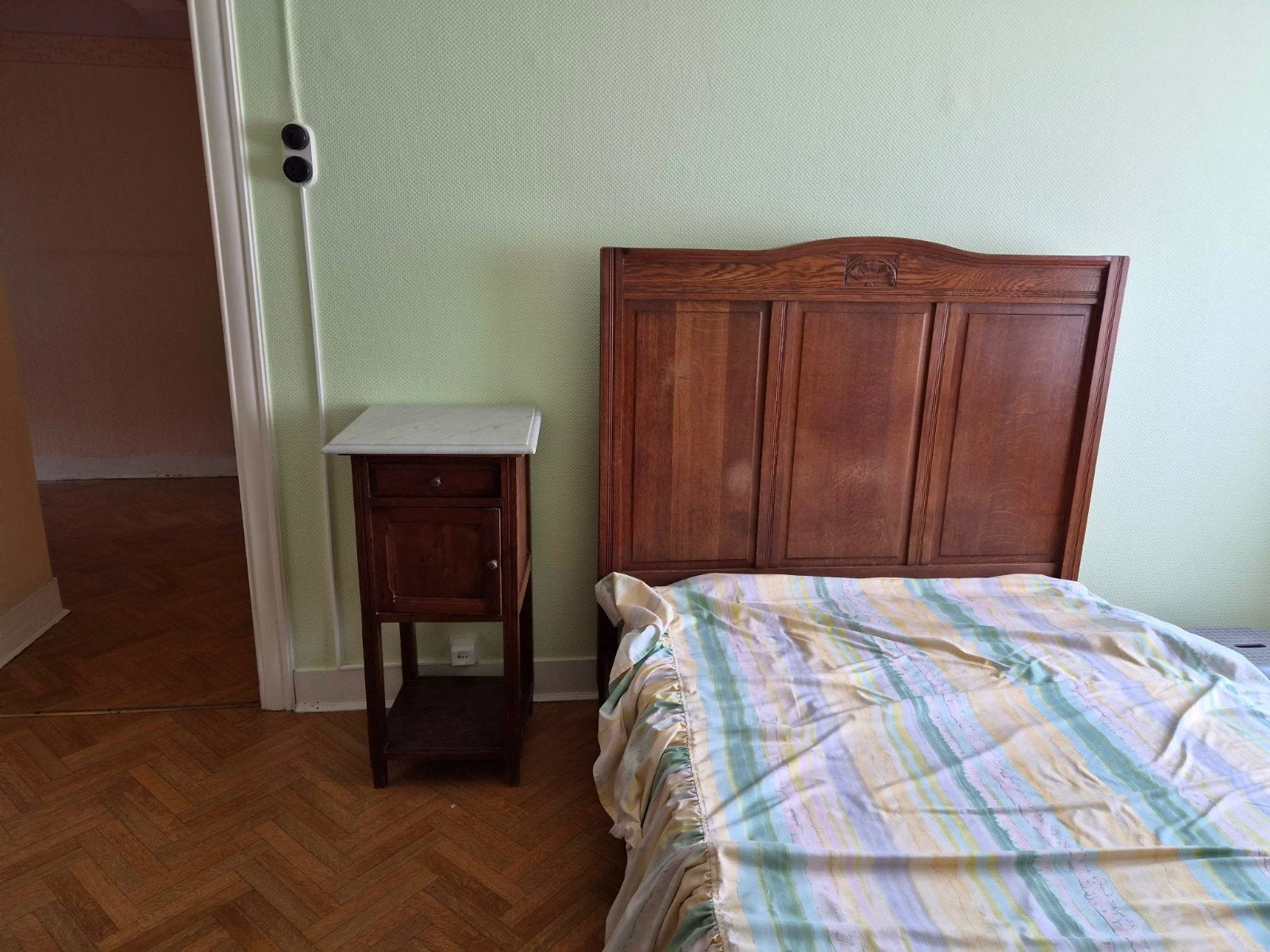 chambre à coucher en chêne, Enlèvement