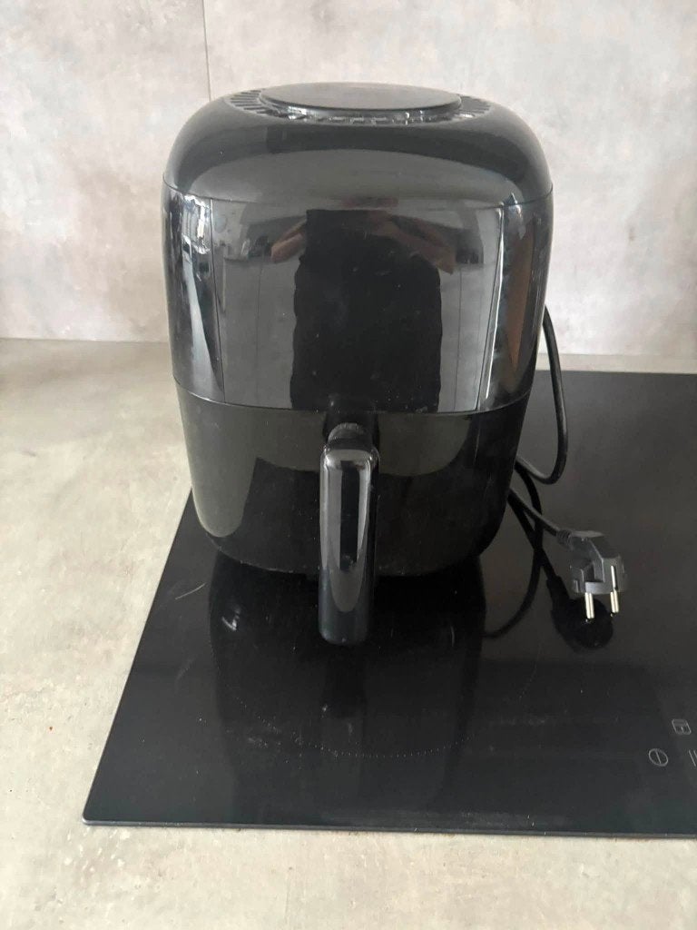 Airfryer Tupperware ( met 2 krassen ) nog nooit gebruikt, Elektronische apparatuur, Airfryers, Ophalen, Nieuw, Airfryer, Minder dan 750 gram