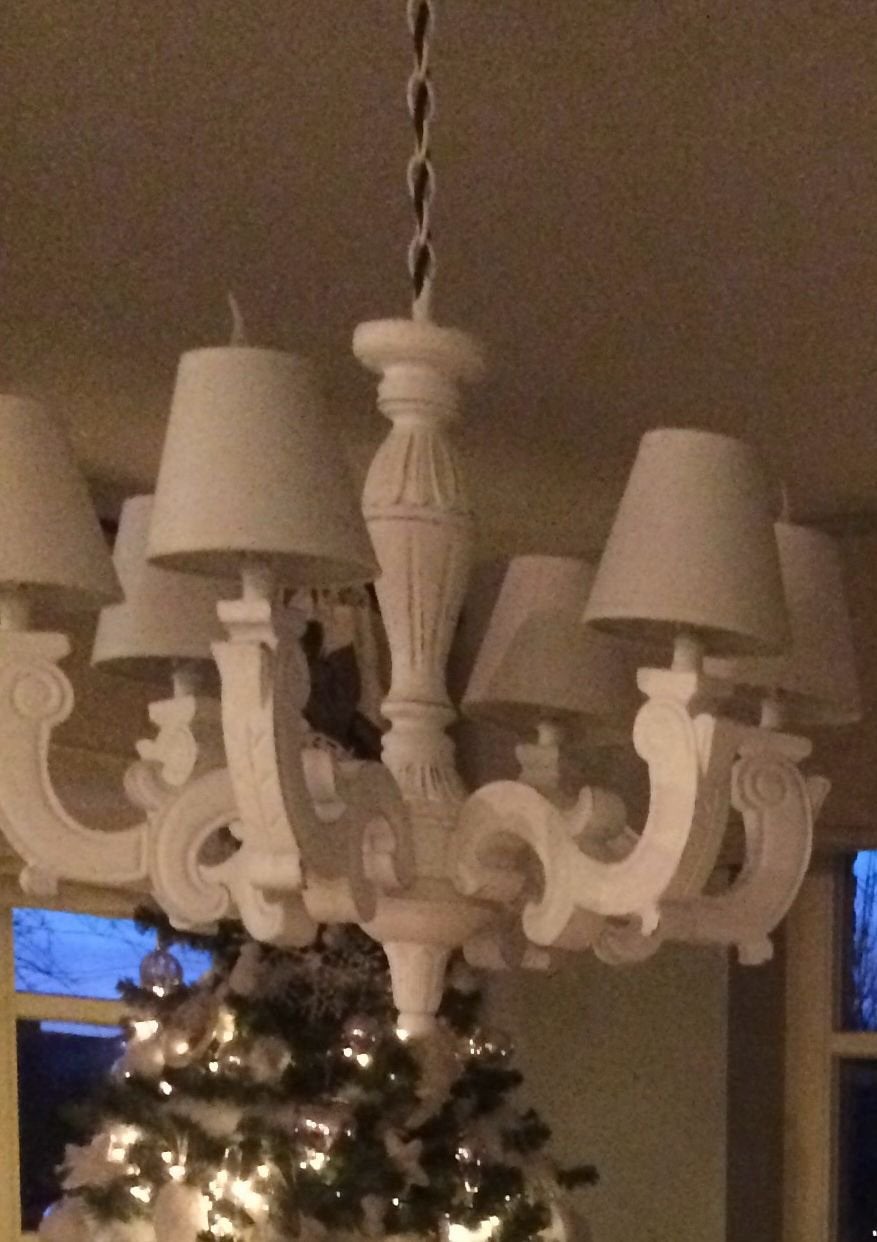 Kroonluchter landelijk wit hout met 6 armen., Huis en Inrichting, Lampen | Kroonluchters, Ophalen, Zo goed als nieuw, Hout