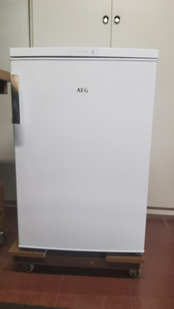 Diepvries AEG tafelmodel, Ophalen