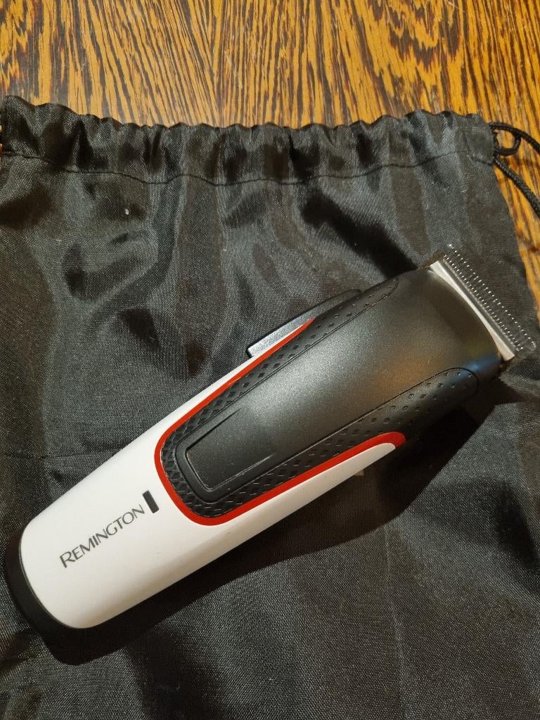 Remington Tondeuse HC500 Easy Fade met opzetstukken, Bijoux, Sacs & Beauté, Beauté | Soins des cheveux, Comme neuf, Tondeuse, Enlèvement ou Envoi