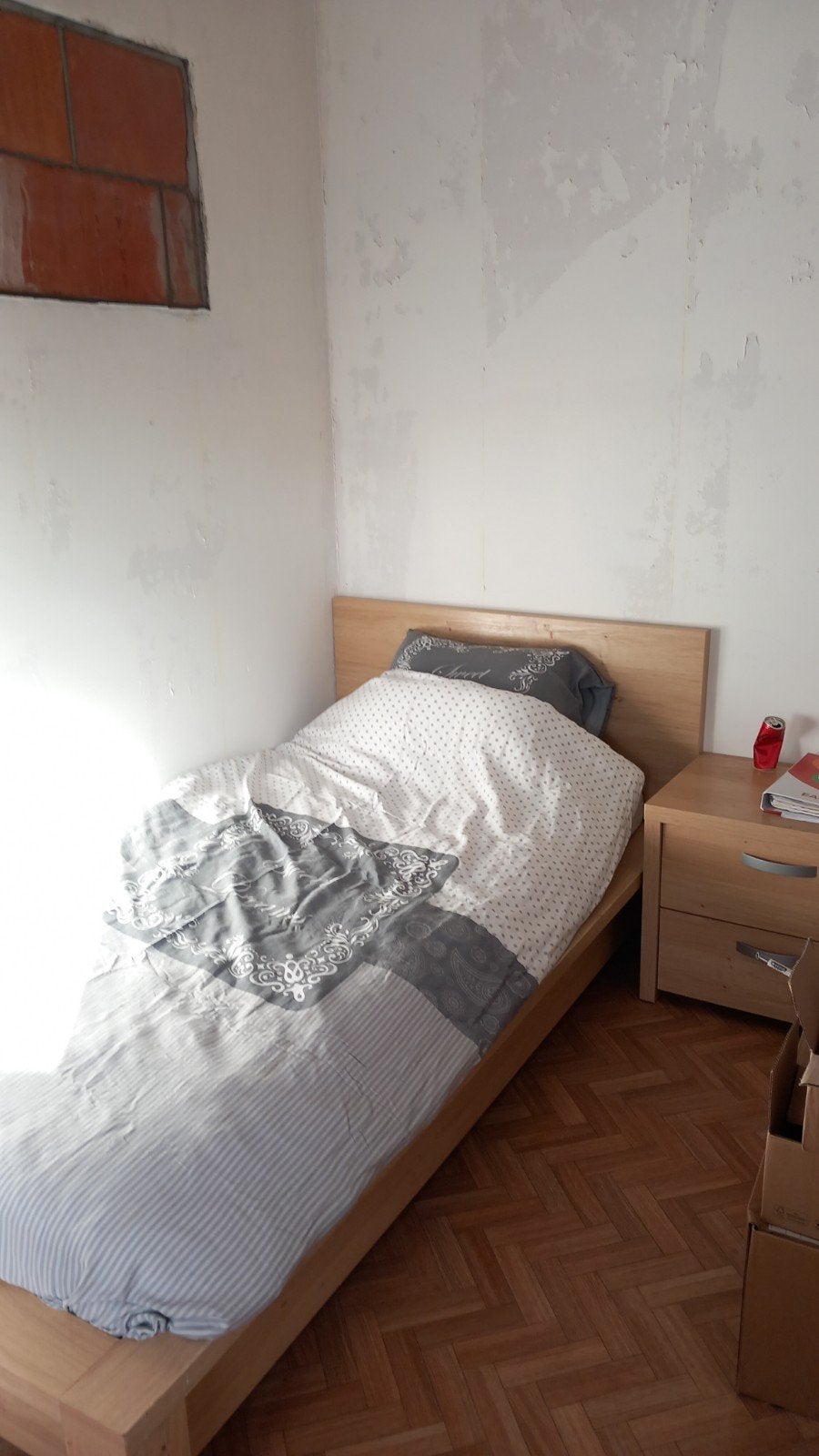 1persoonsbed met lattenbodem, matras, donsdeken, nachtkast, Ophalen, Gebruikt, Eenpersoons