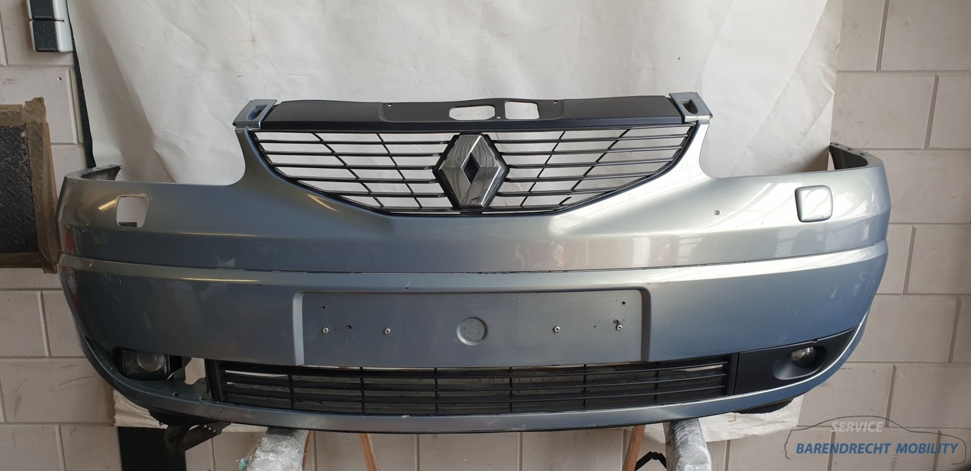 Voorbumper met radiator grille Avantime Renault 211 Steppe 6, Renault Group, Gebruikt, Contact.group@renault.com, Bumper