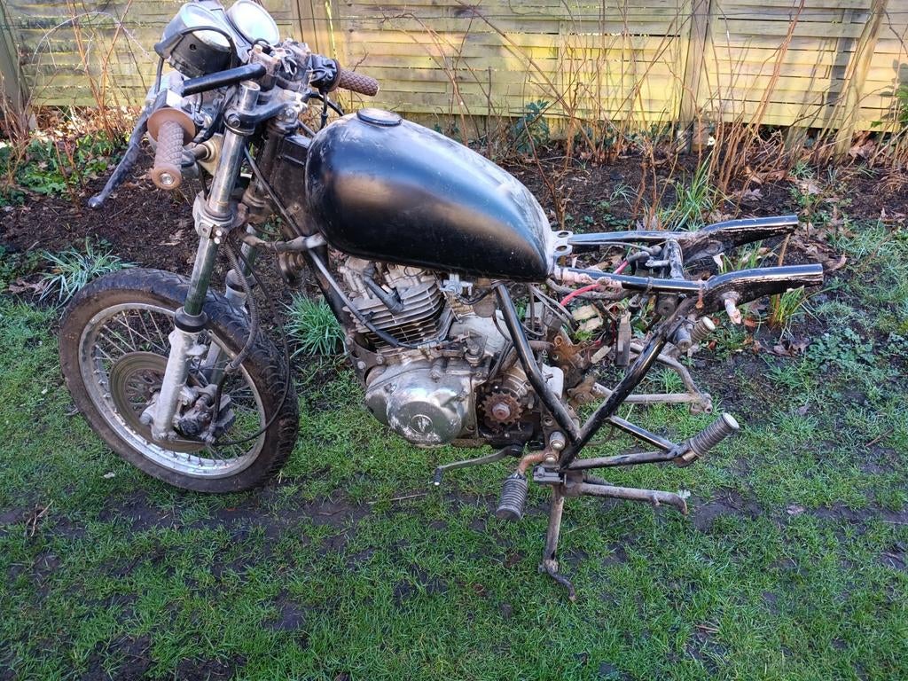 Suzuki NJ41A 249cc, Motoren, Particulier
