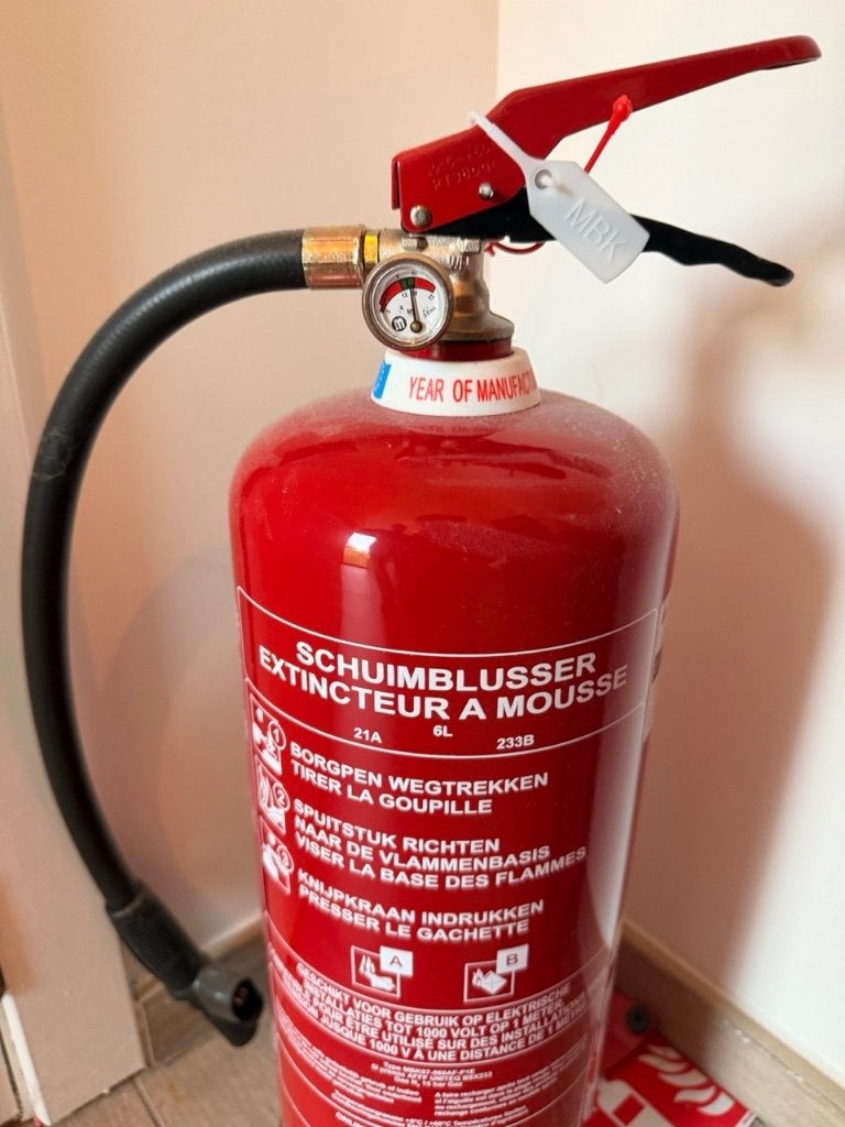 Extincteur à mousse 6 litres - jamais utilisé, Maison & Meubles, Enlèvement, Comme neuf, Extincteur