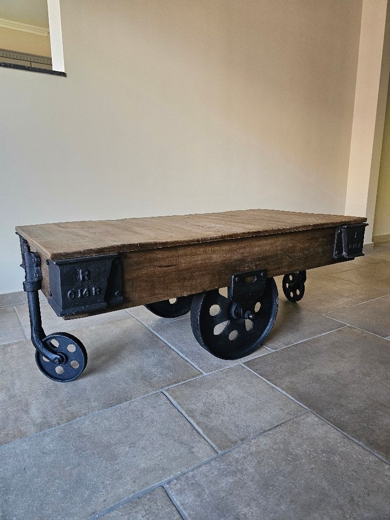 Table basse industrielle à roulettes, Huis en Inrichting, Tafels | Salontafels, Zo goed als nieuw, Minder dan 50 cm, 50 tot 100 cm