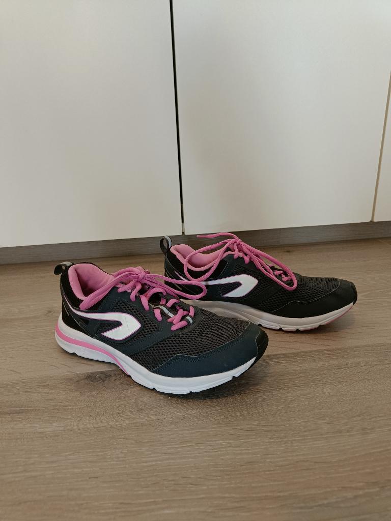 Sportschoenen maat 39, Kleding | Dames, Sportschoenen, Ophalen of Verzenden, Zo goed als nieuw, Roze