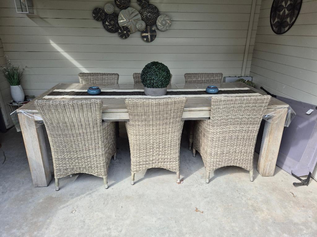 Tuintafel in teak + 6 rieten stoelen, Tuin en Terras, Ophalen, Zo goed als nieuw