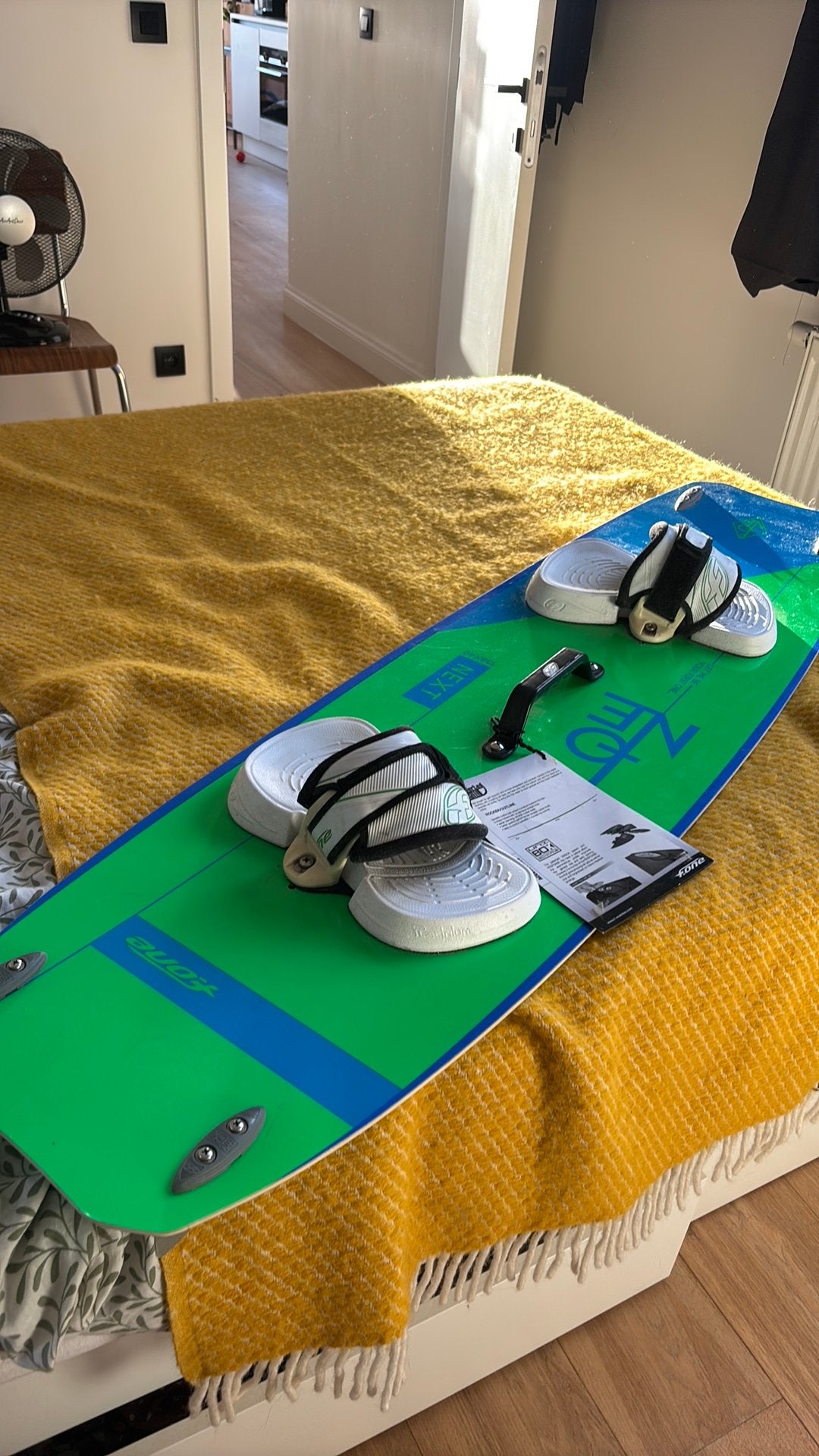 Kiteboard twintipp 138x40cm, Watersport en Boten, Kitesurfen, Ophalen, Zo goed als nieuw, Kiteboard