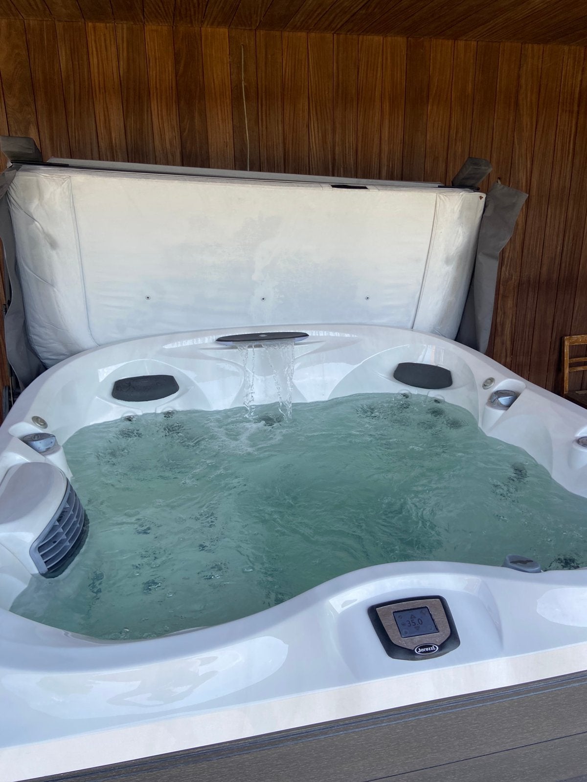 Jacuzzi van het topmerk Jacuzzi type J435, Ophalen, Zo goed als nieuw, Trap, Vast
